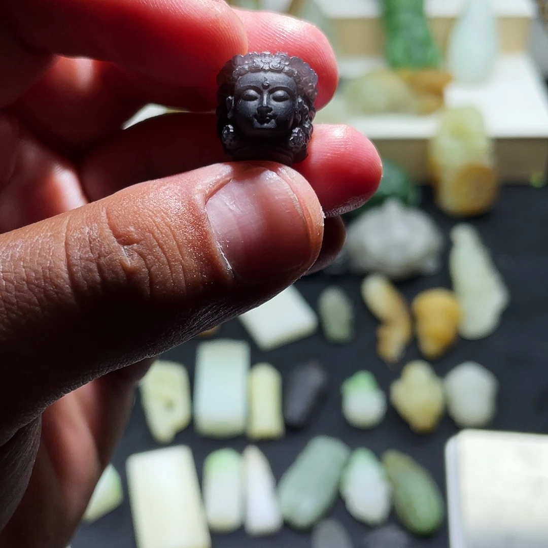 和田玉未镶嵌颈饰叫***鄢