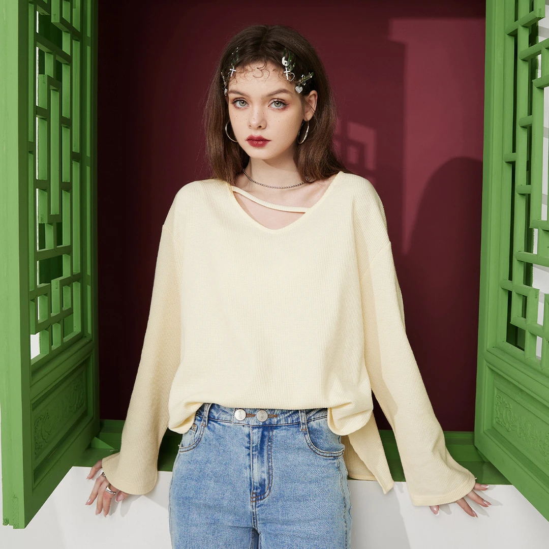 5005【赵老板】25年春夏新款华夫格V领T恤女拼接设计感上衣潮