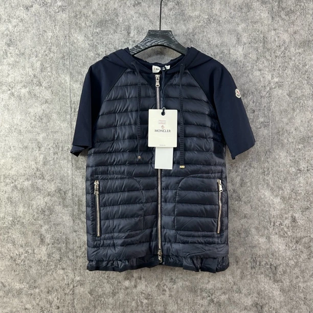 未使用 MONCLER moncler藏蓝色半袖羽绒服
