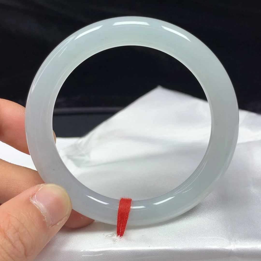 翡翠手镯（圆镯）未镶嵌56.6