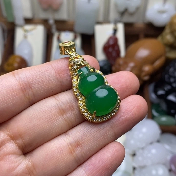 钠长石玉合金颈饰