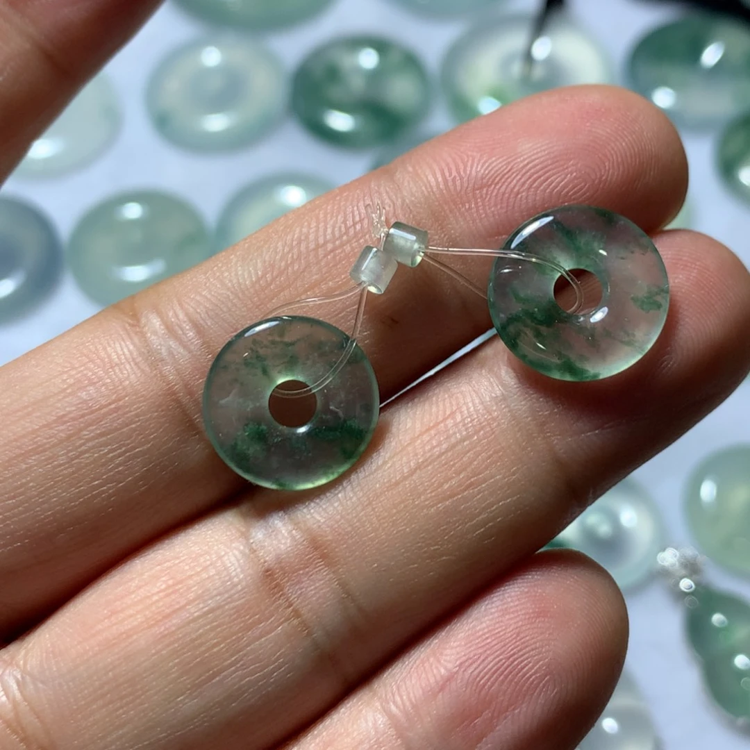 翡翠未镶嵌颈饰平安扣