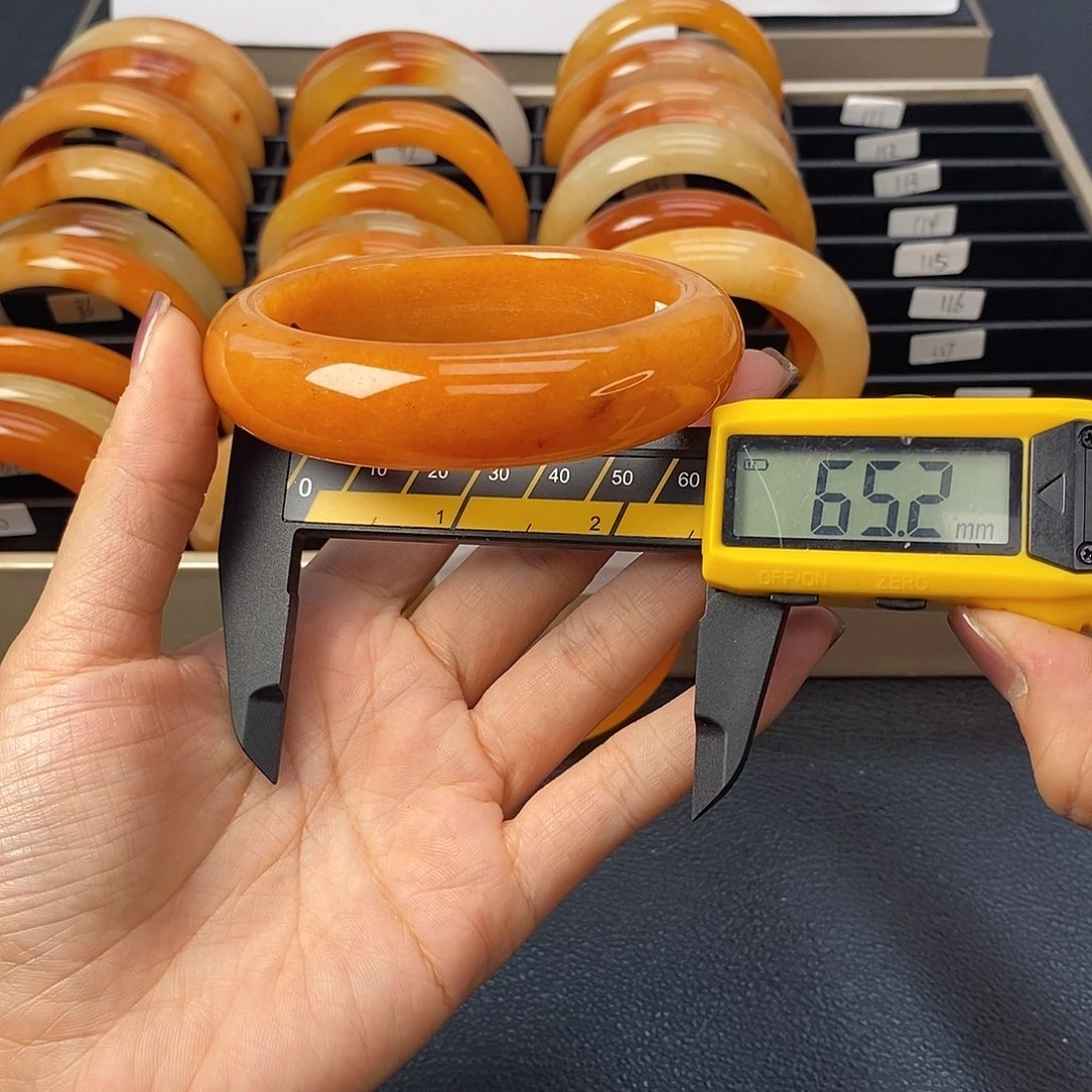 未镶嵌石英质玉（黄龙玉）手镯109号茄子山金沙老油红如血黄龙