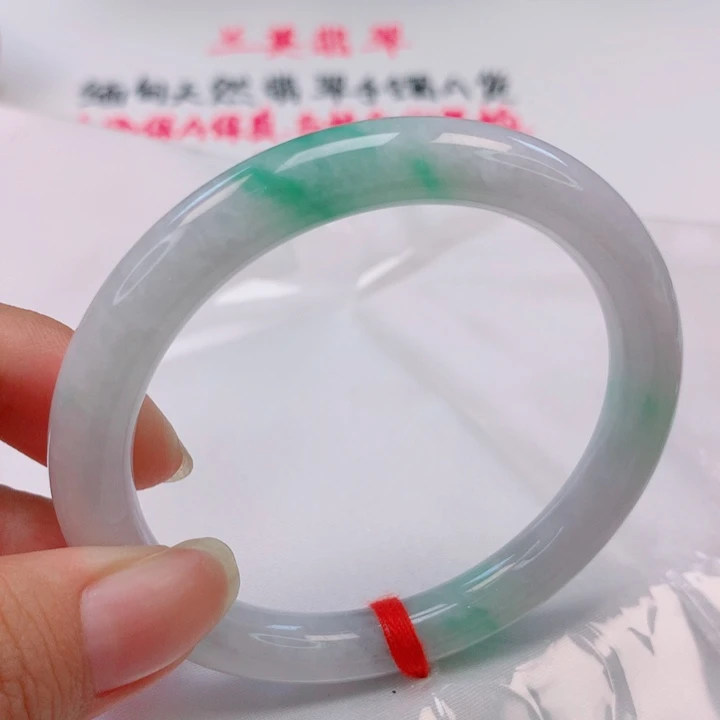 泡****翡翠手镯（圆镯）未镶嵌