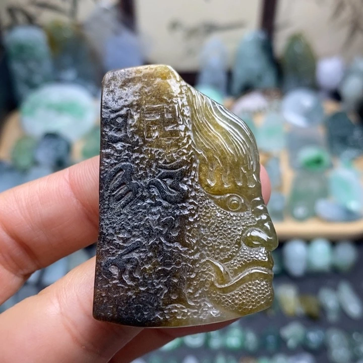 翡翠未镶嵌颈饰一念之间