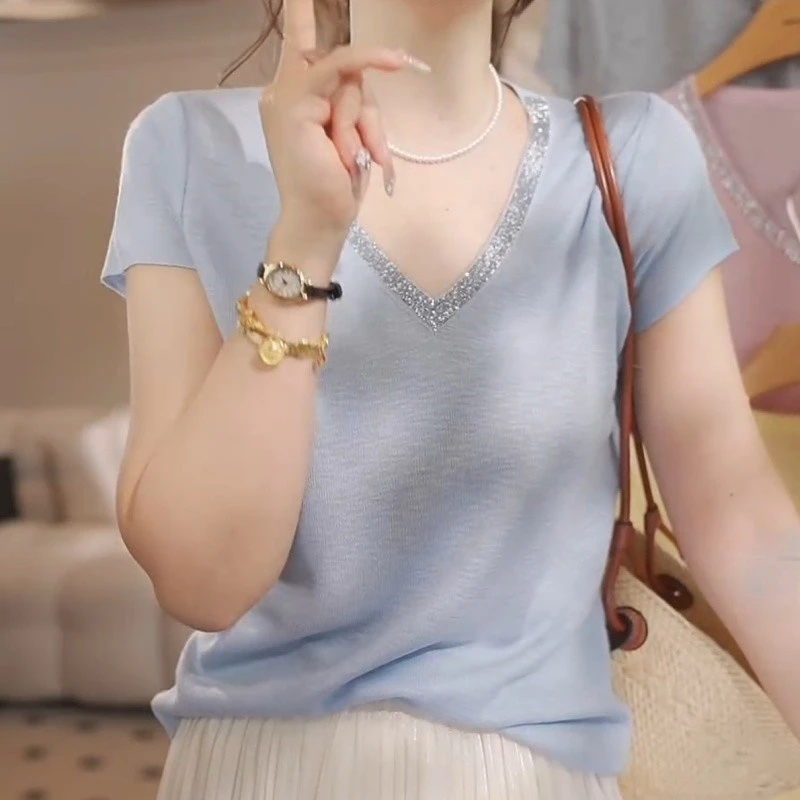 2025新款时尚百搭烫钻V领显瘦针织T恤女短款透气上衣LK2503732