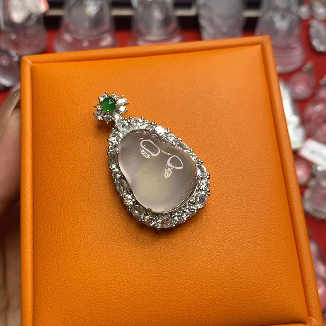 石英质玉合金吊坠赠链