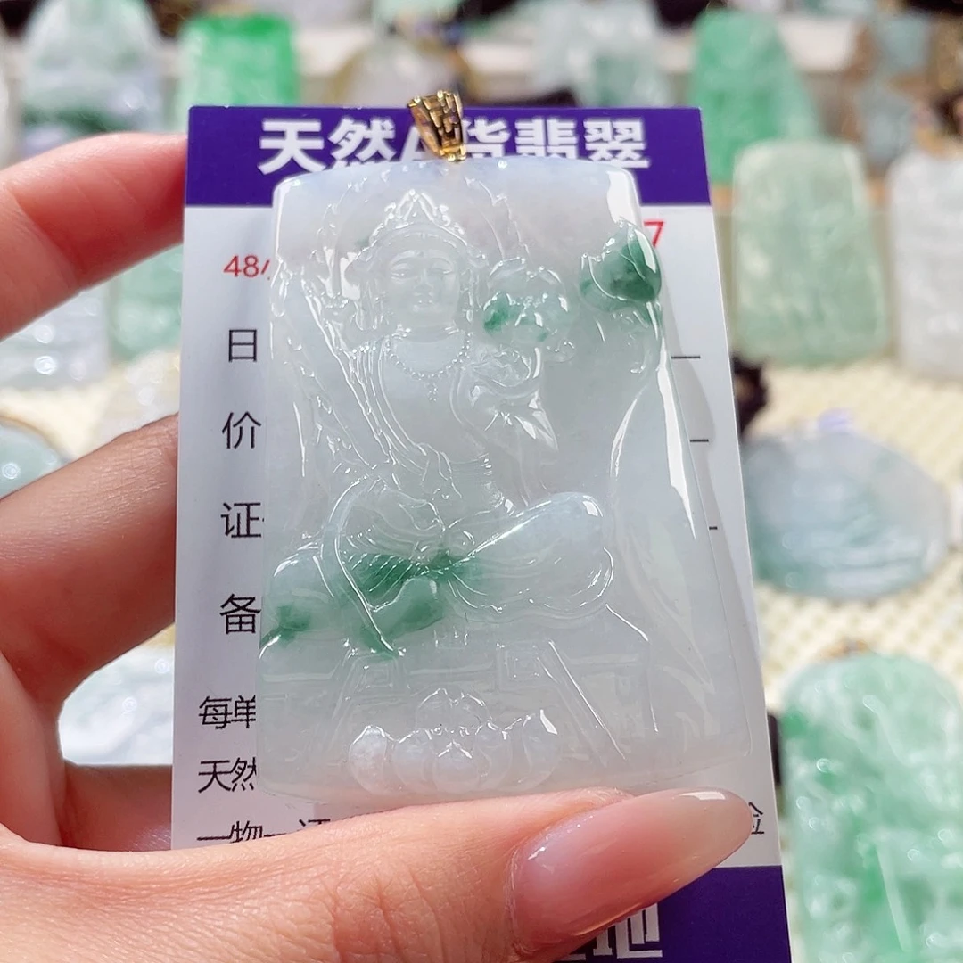 翡翠18K金镶嵌颈饰虚空