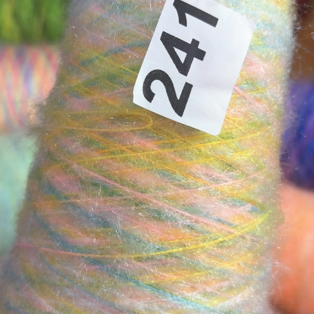 织绣241号五彩缤纷一坨