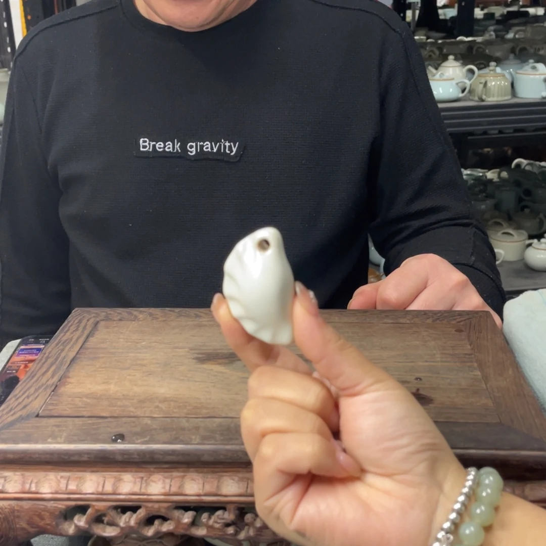 瓷片月白釉实心饺子