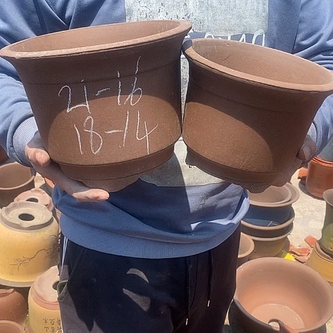 中国宜兴紫砂花盆＂