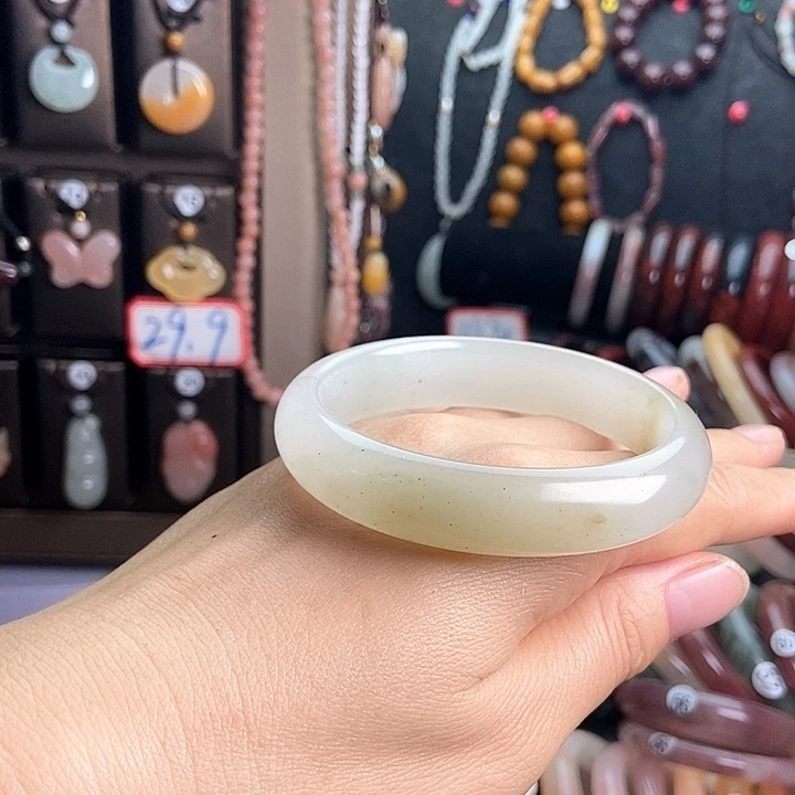 未镶嵌手镯石英质玉