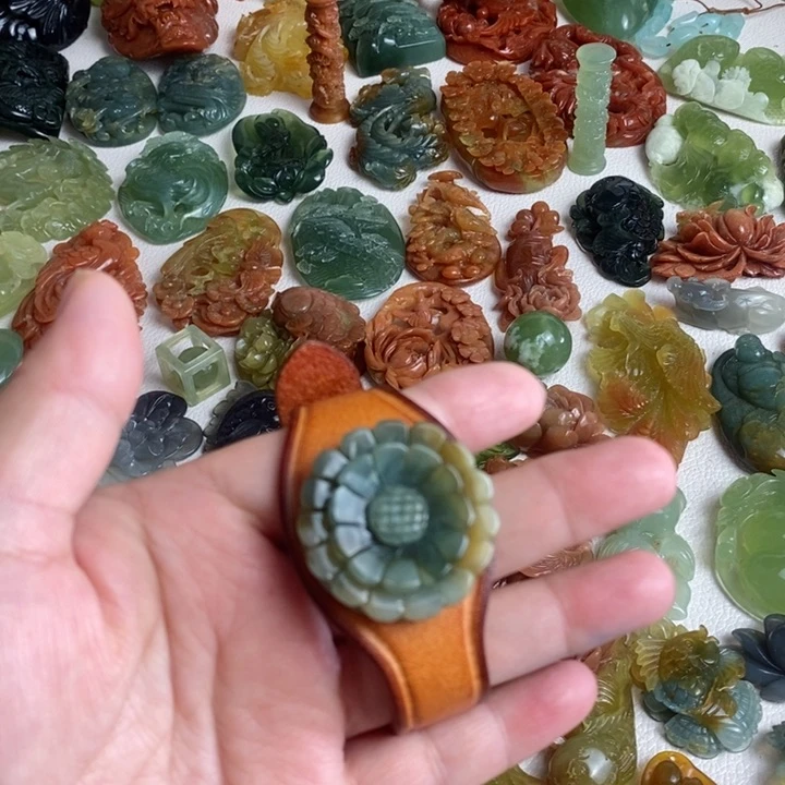 蛇纹石玉颈饰未镶嵌