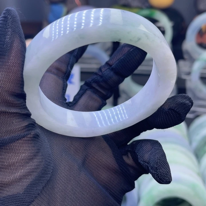 定制翡翠未镶嵌手镯