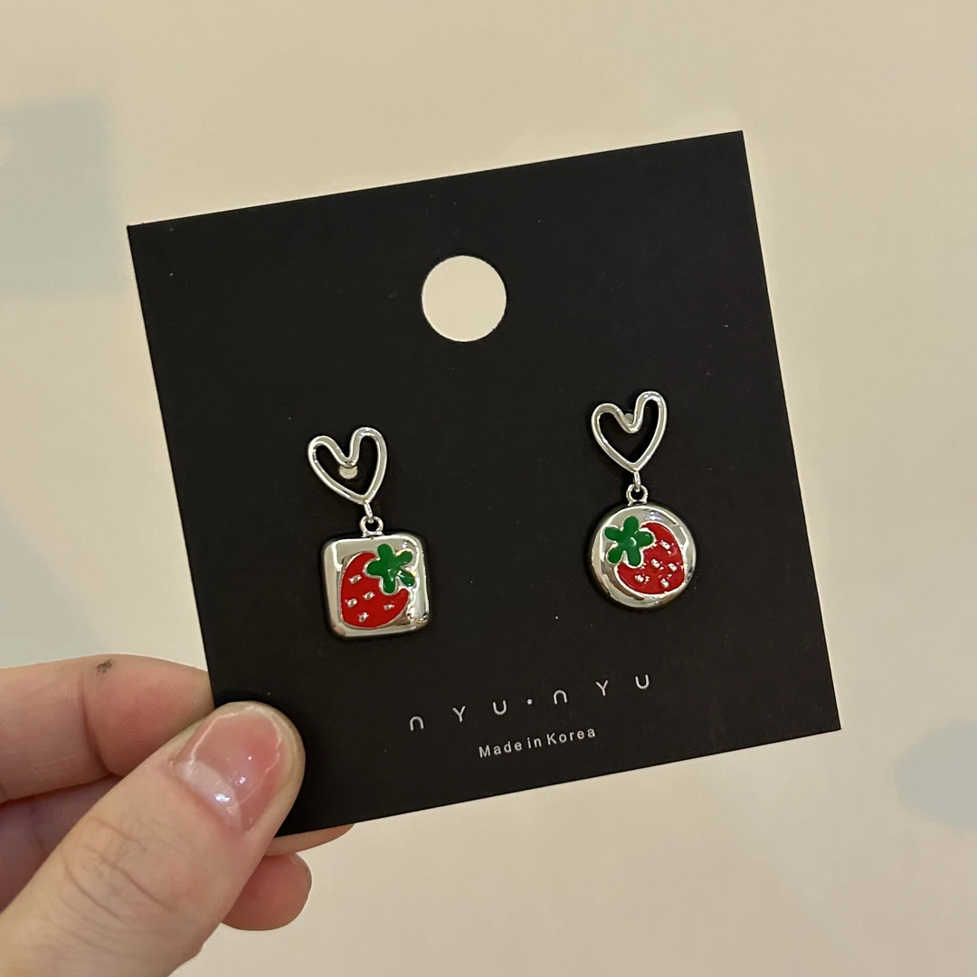925银耳饰 CHANGE x 不对称草莓爱心耳饰 小众ins 特 E751