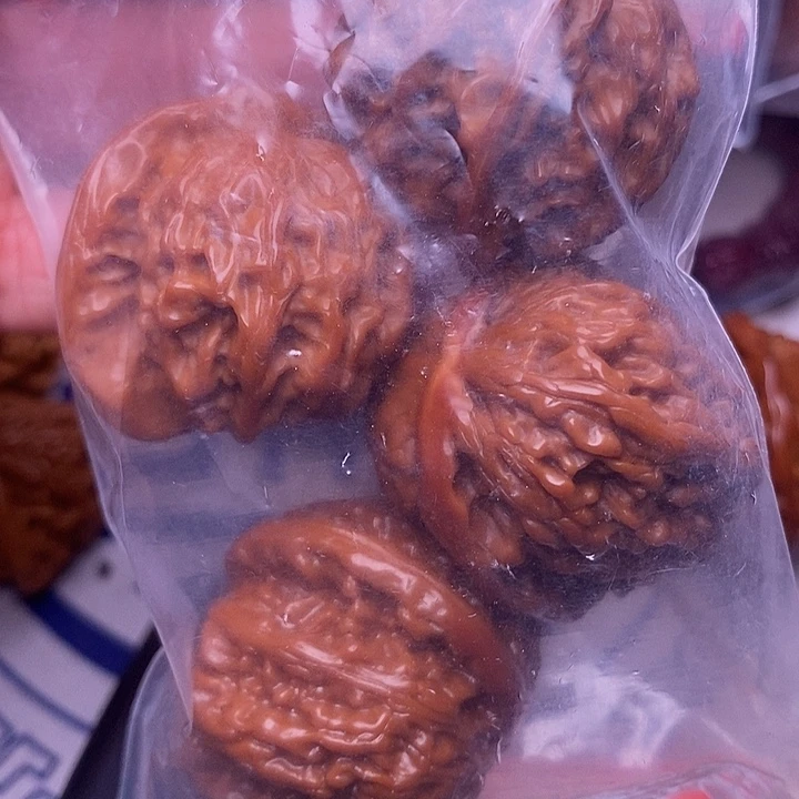 利***窗吊坠文玩核桃狮子