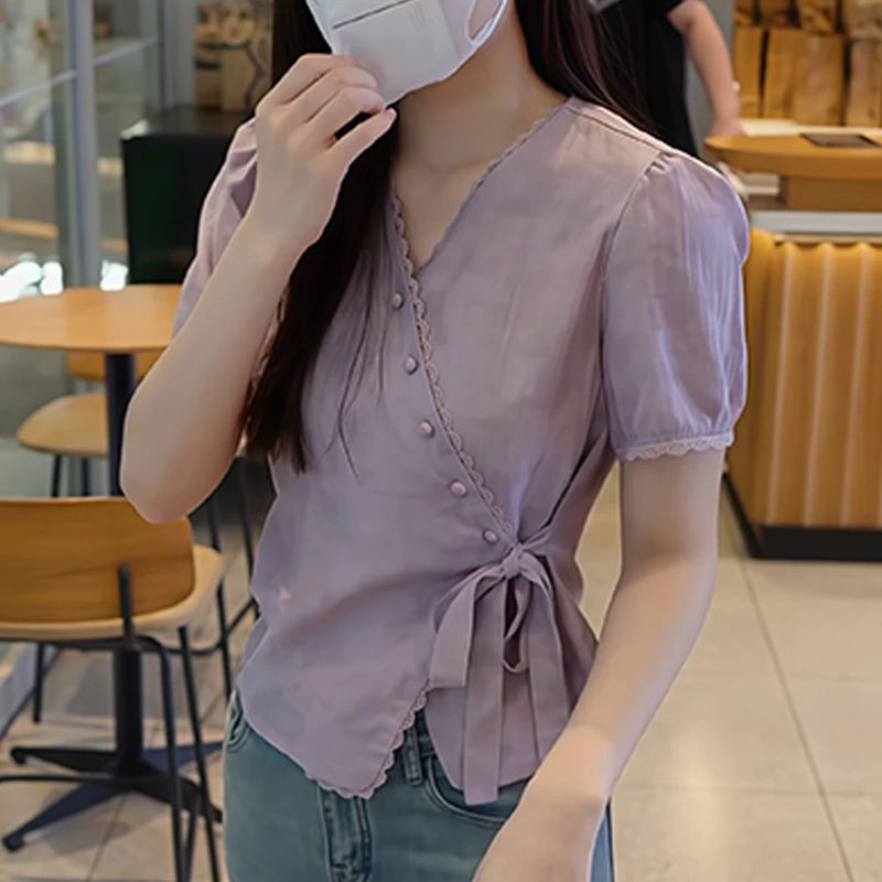 纯欲慵懒风短袖衬衫女2025年夏季新款设计感斜方扣收腰显瘦上衣潮