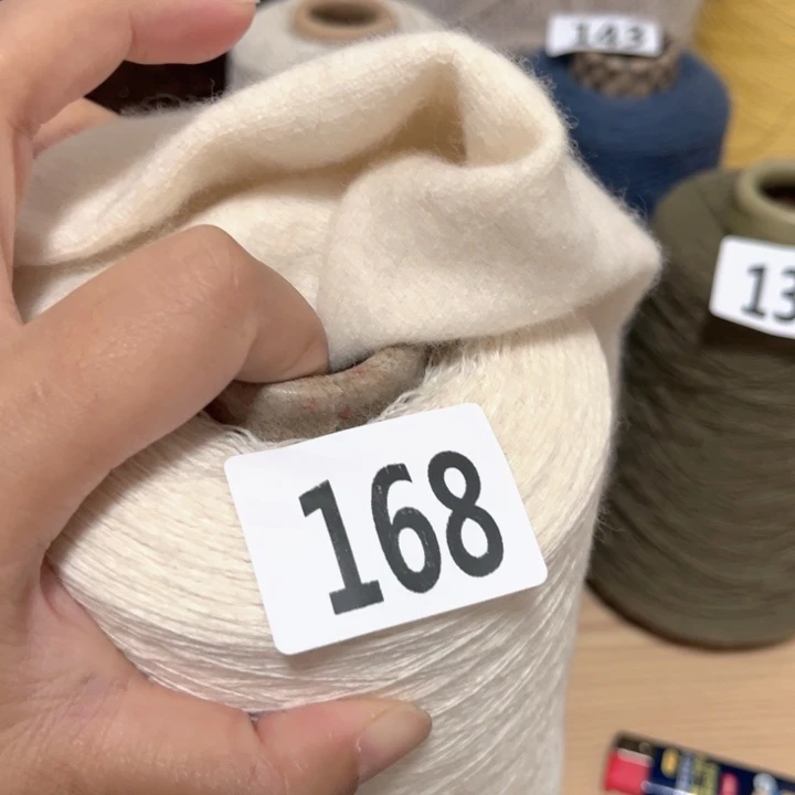 羊绒奶白色8两26/2