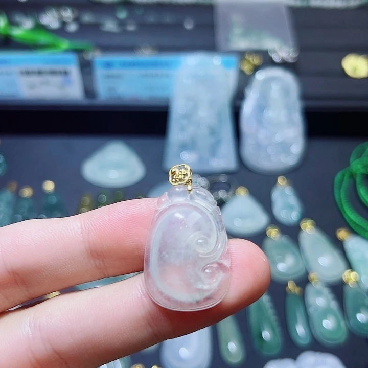 翡翠18K金镶嵌颈饰翡翠