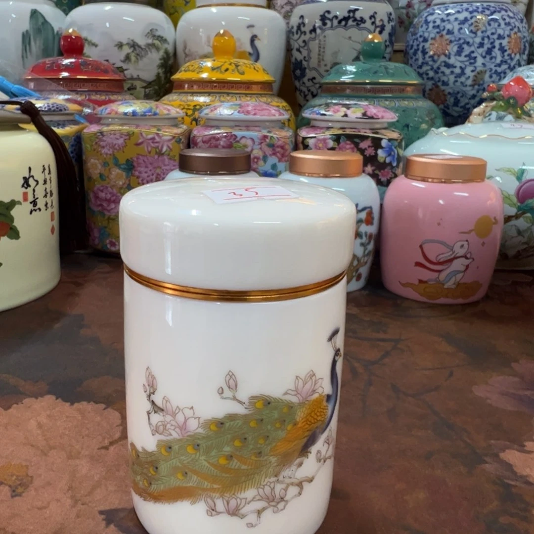 家用陶瓷茶叶罐。