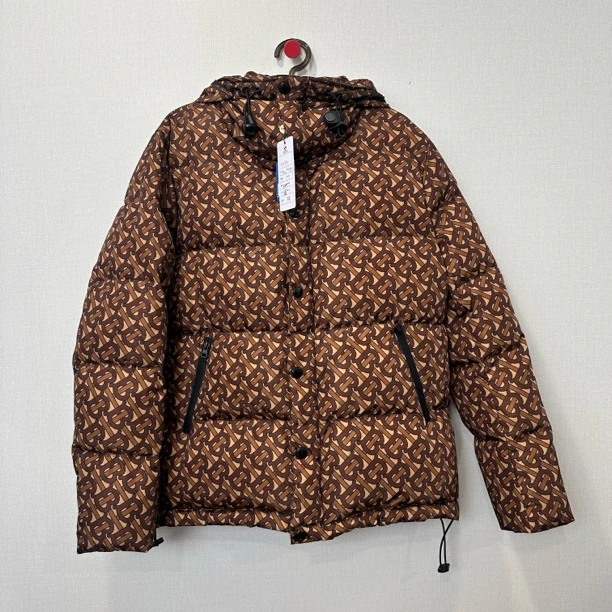 99新 BURBERRY/博柏利 满印羽绒服/尺码XL/编号20224