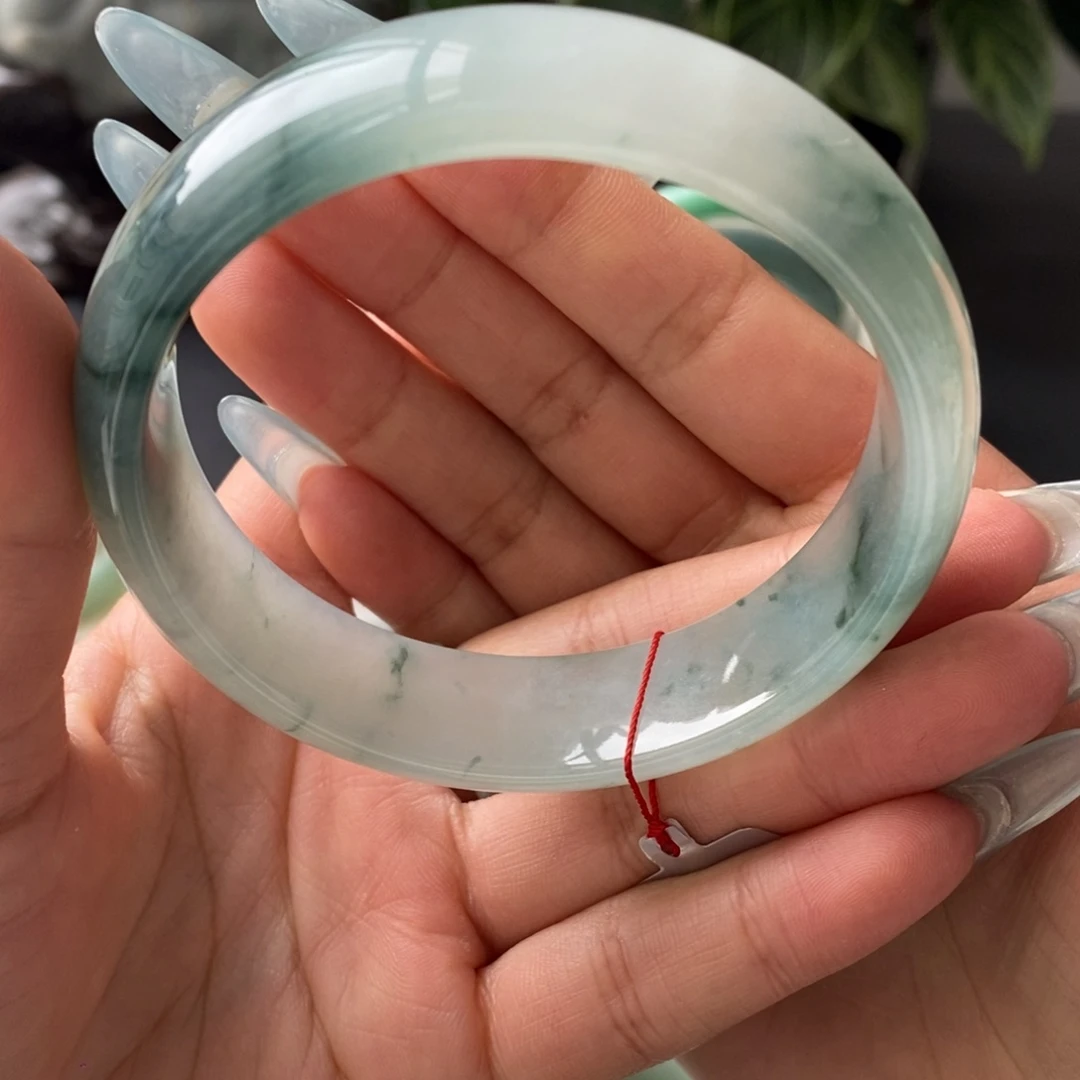 果***行翡翠未镶嵌手镯天然