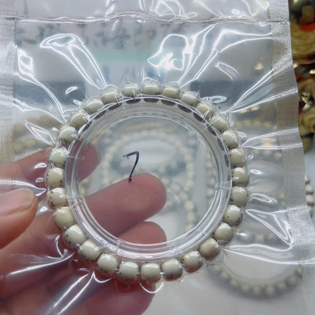 星月菩提手串87瓷白河豚