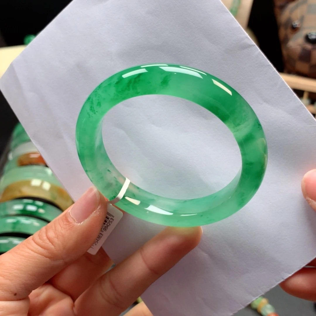 【闪购商品】未镶嵌手镯石英质玉