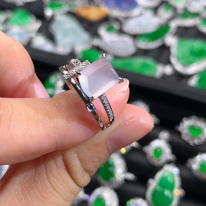 翡翠戒指18K金镶嵌