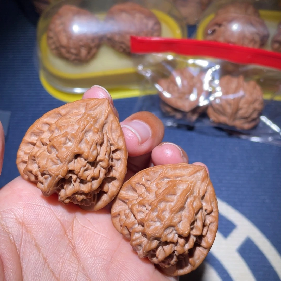 梅***哥吊坠文玩核桃金三角38