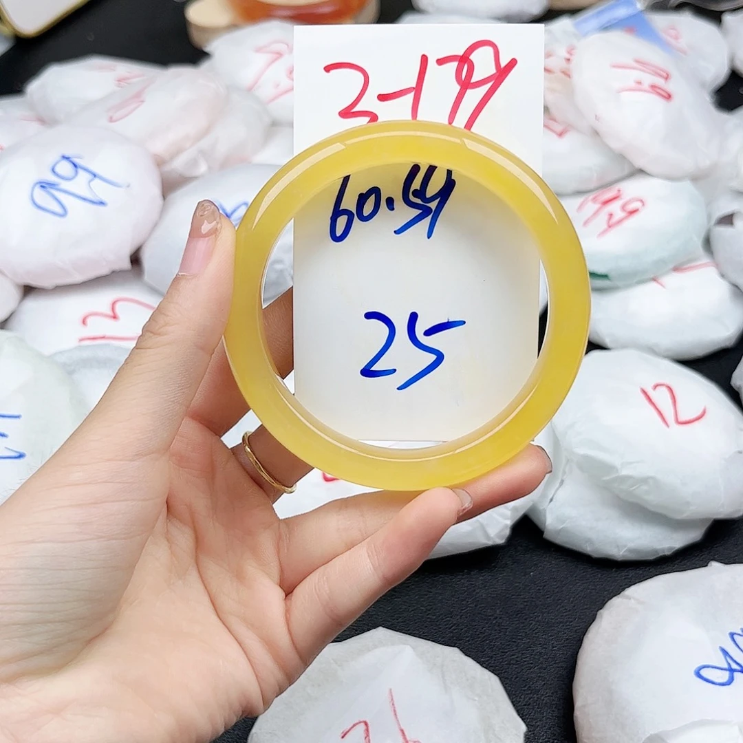 未镶嵌手镯石英质玉3.179