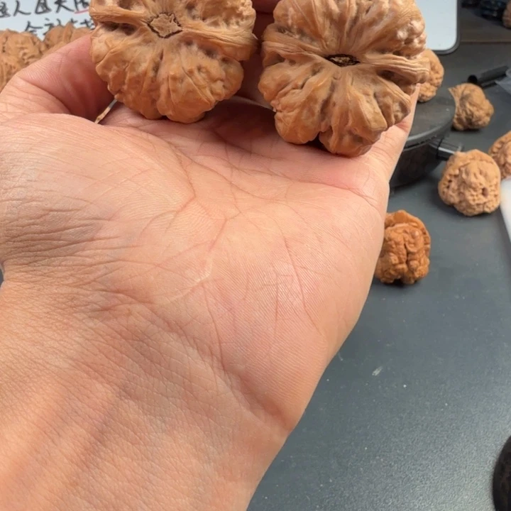 黑***粉文玩核桃吊坠蛤蟆的眼睛是真的好看