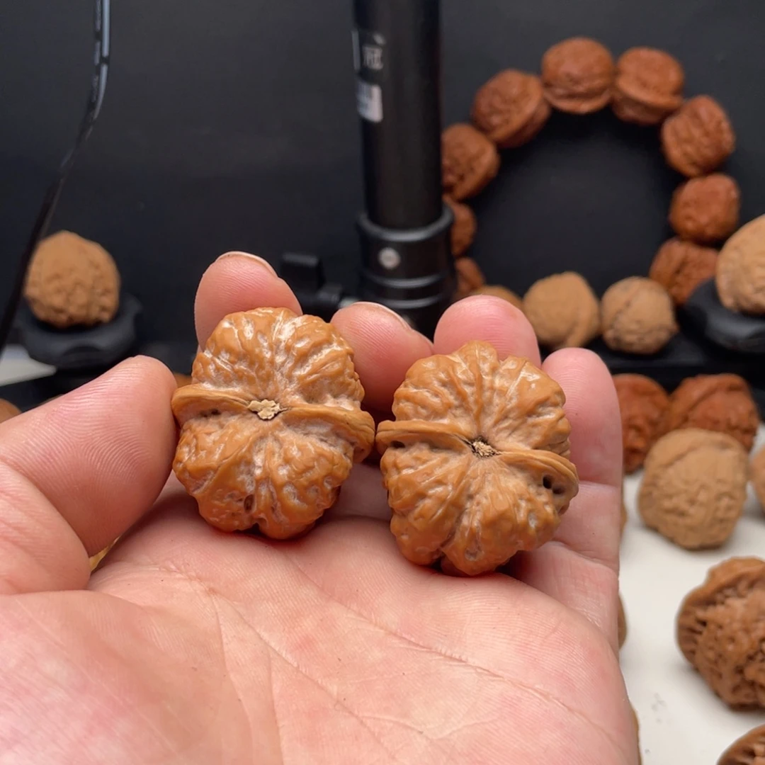 到***逛文玩核桃吊坠蛤蟆头核桃 35