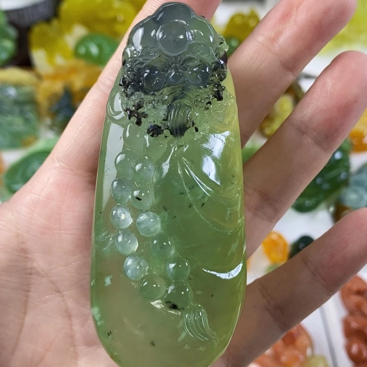 未镶嵌岫玉手把件