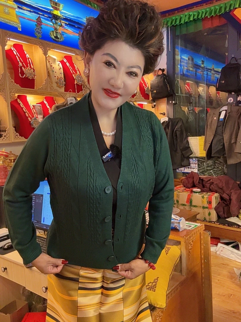 纯色毛衣短款墨绿色