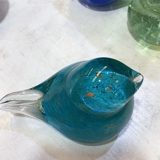 琉璃花瓶高7厘米宽8厘米