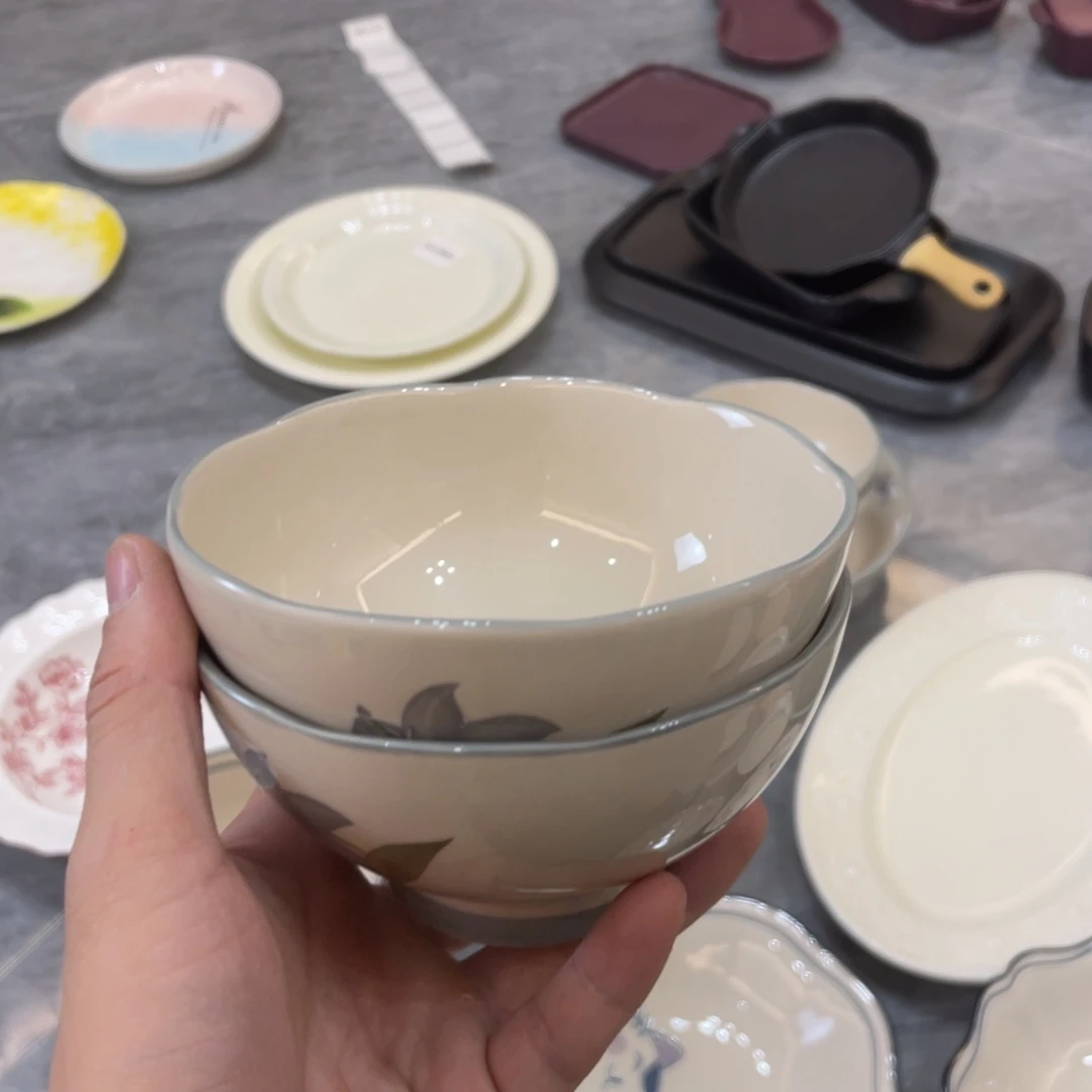 陶瓷微瑕餐具介意勿拍，满18飞！