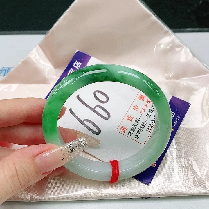 未镶嵌手镯（贵妃镯）翡翠