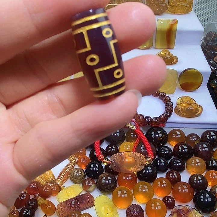 琥珀未镶嵌颈饰天然缅甸琥珀棕红九眼天珠