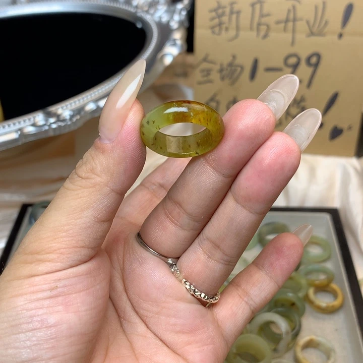 有***人合金蛇纹石玉戒指