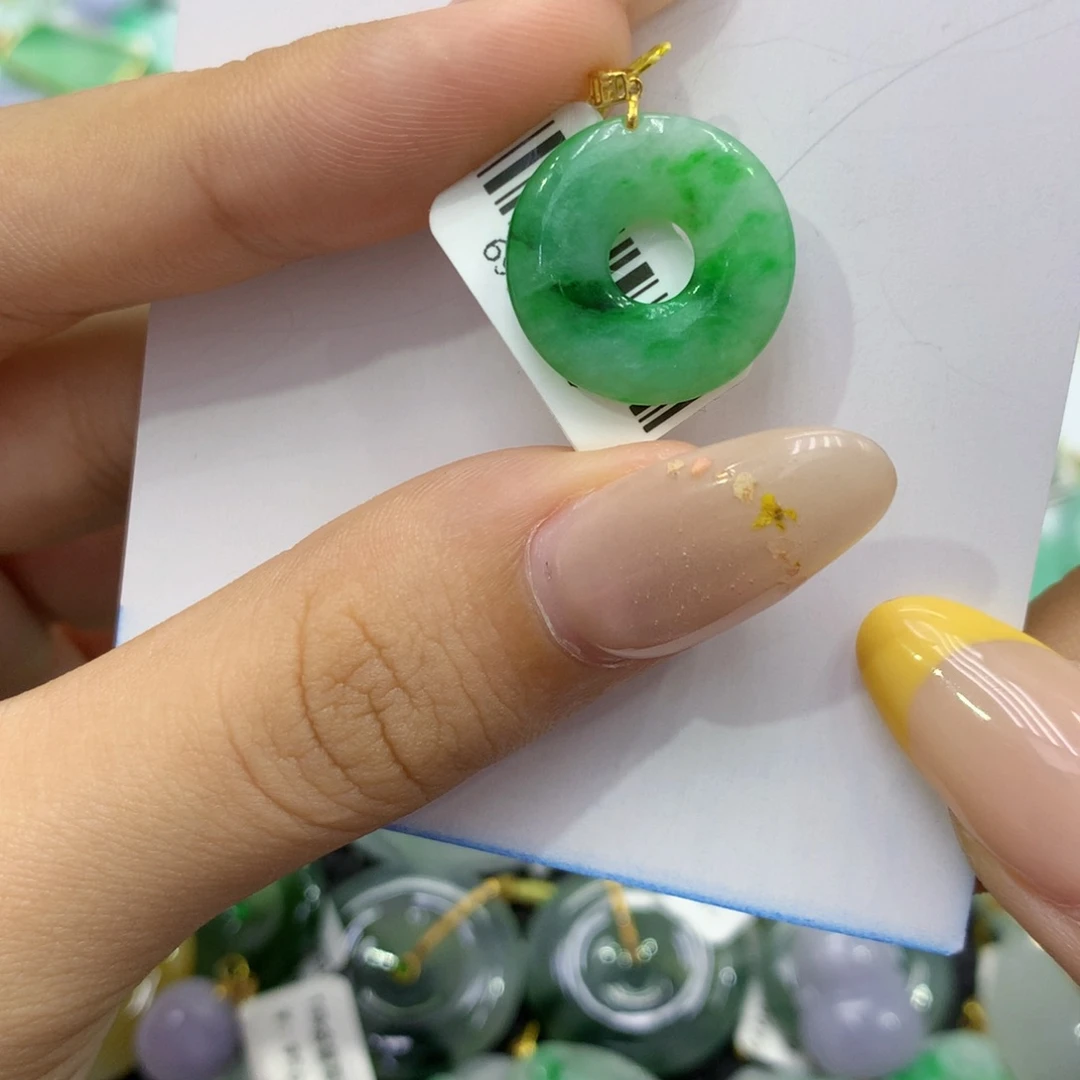 翡翠18K金镶嵌颈饰翡翠
