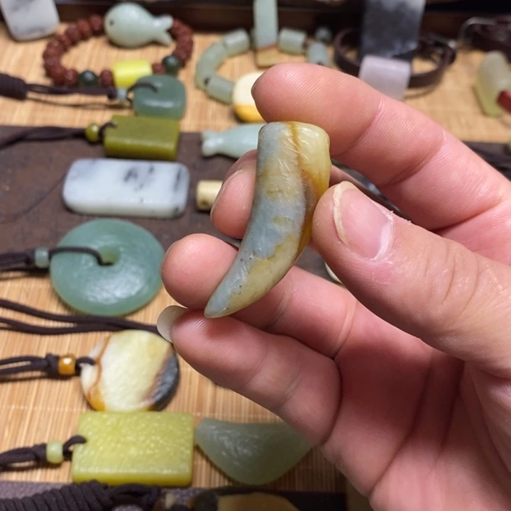 蛇纹石玉未镶嵌挂件