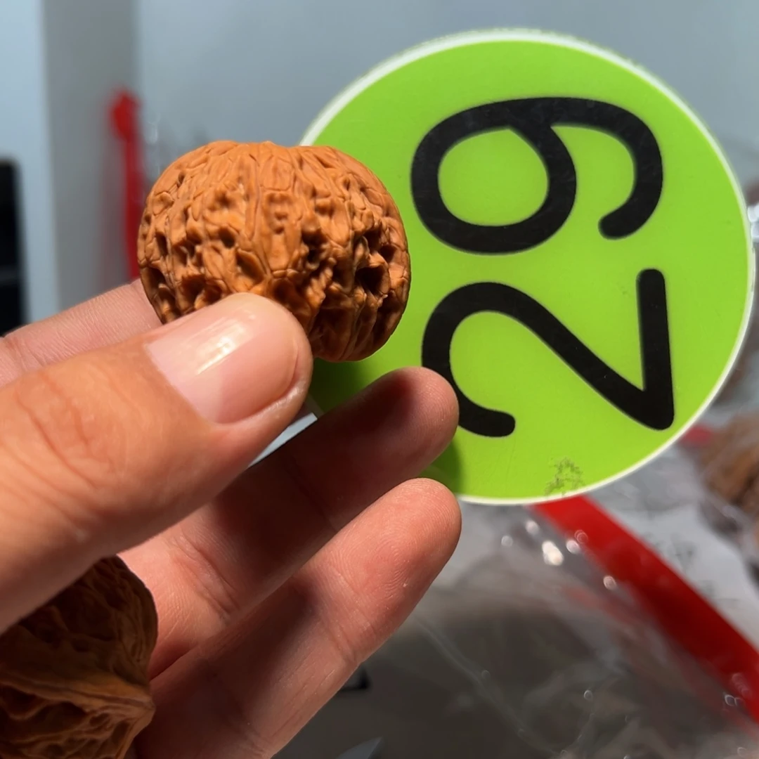 形***彭文玩核桃，绿色29号