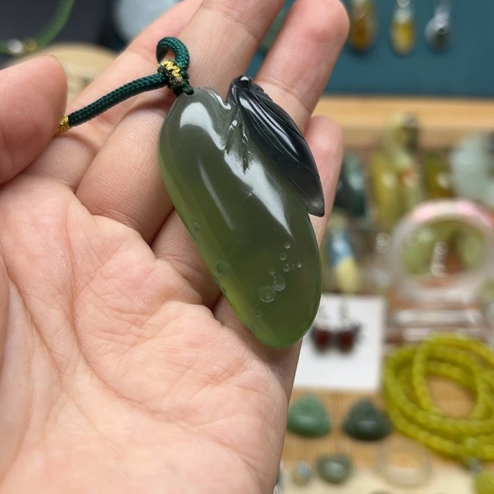 未镶嵌蛇纹石玉颈饰