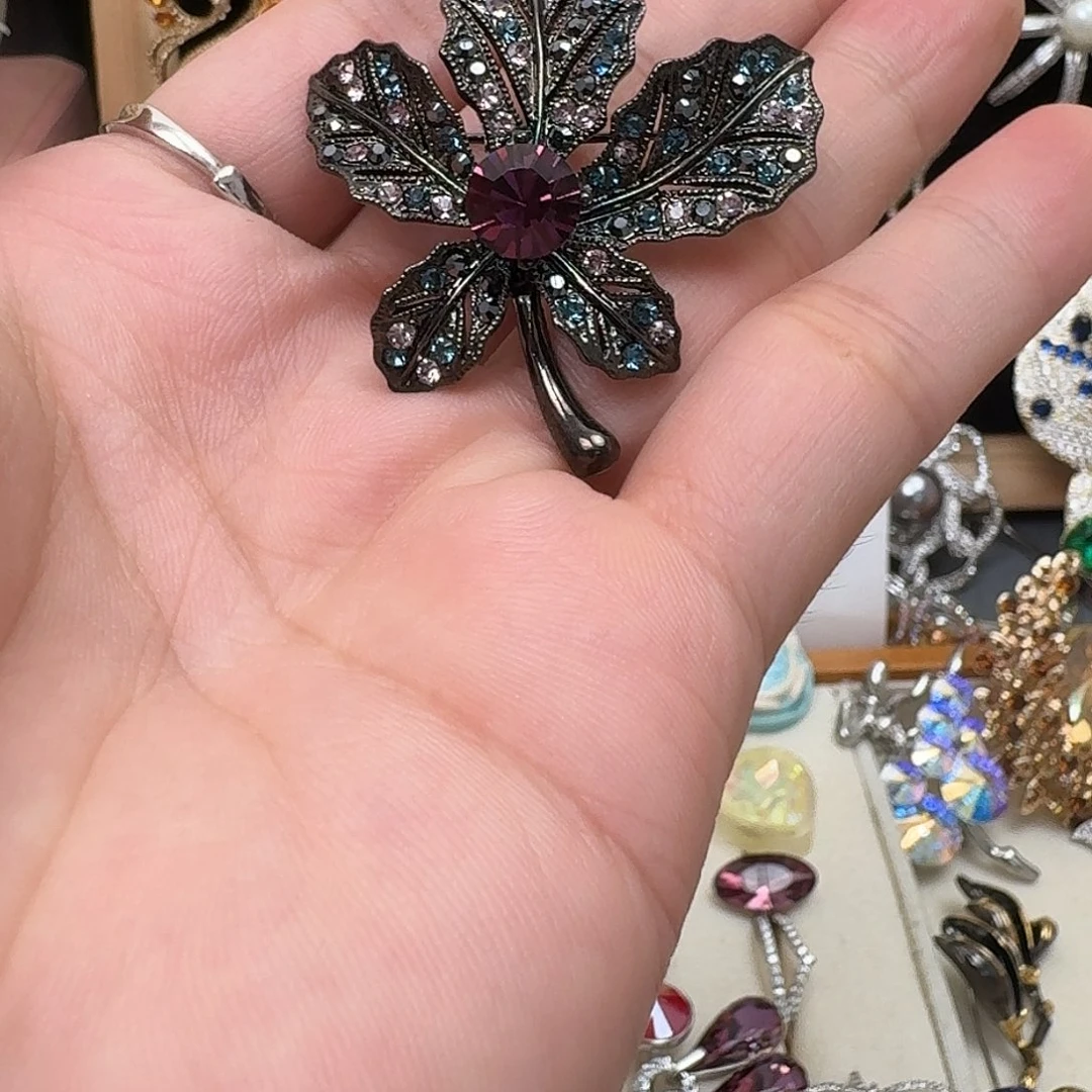 仿水晶铜合金树叶复古做旧设计胸针