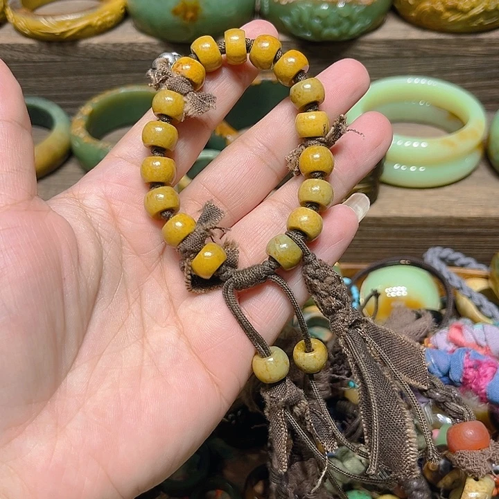 昏****岫岩老玉（透闪石质玉）手镯未镶嵌