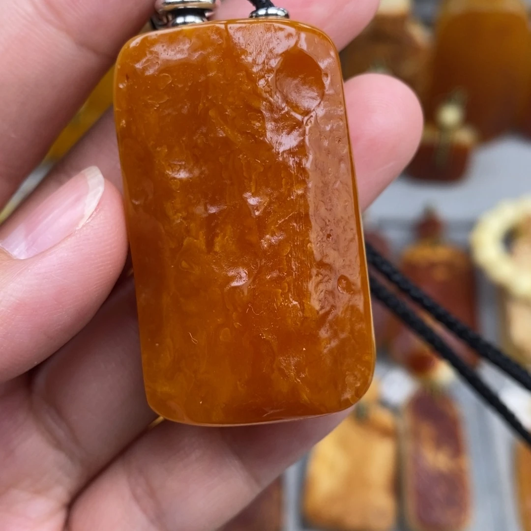 未镶嵌琥珀珠宝奇石