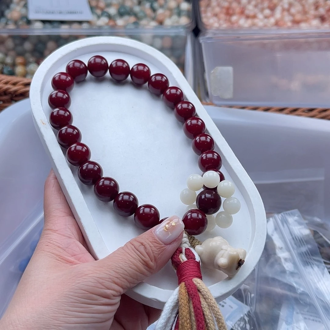 白玉菩提吊坠6*6A/13mm/1条手持