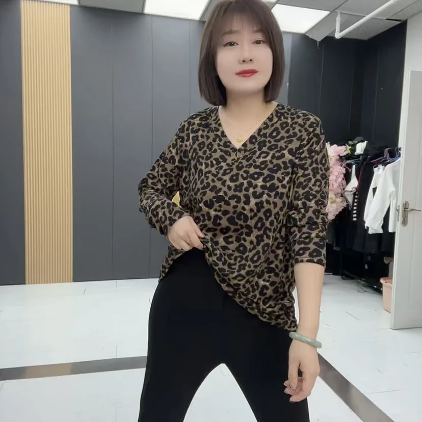 BB033春季新款时尚V领长袖豹纹T恤修身打底衫