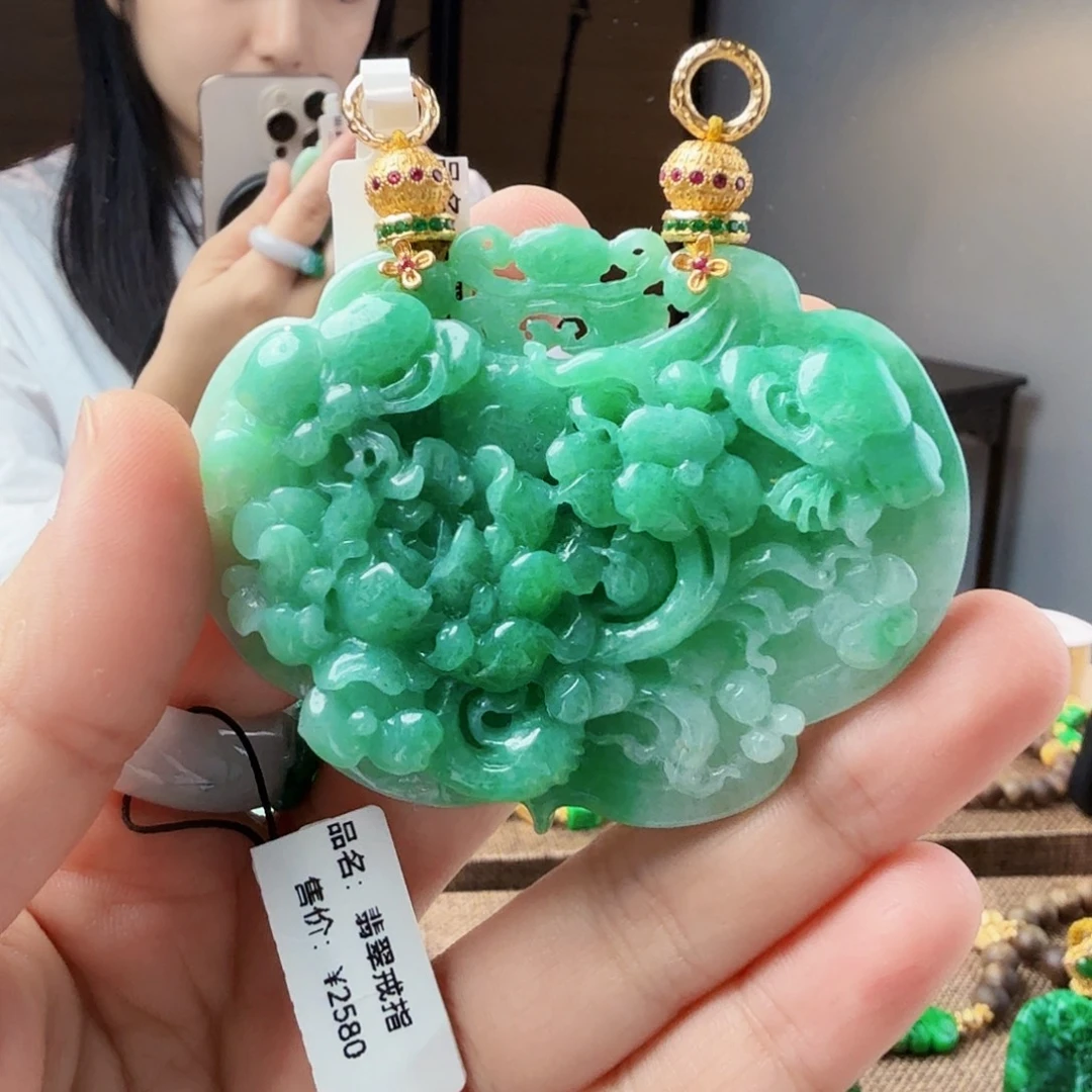 翡翠未镶嵌吊坠(赠链)